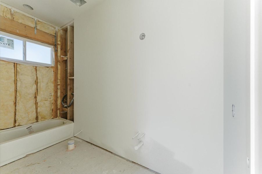Upstairs secondary bathroom with tub/shower combo. Upstairs secondary bathroom with tub/shower combo.