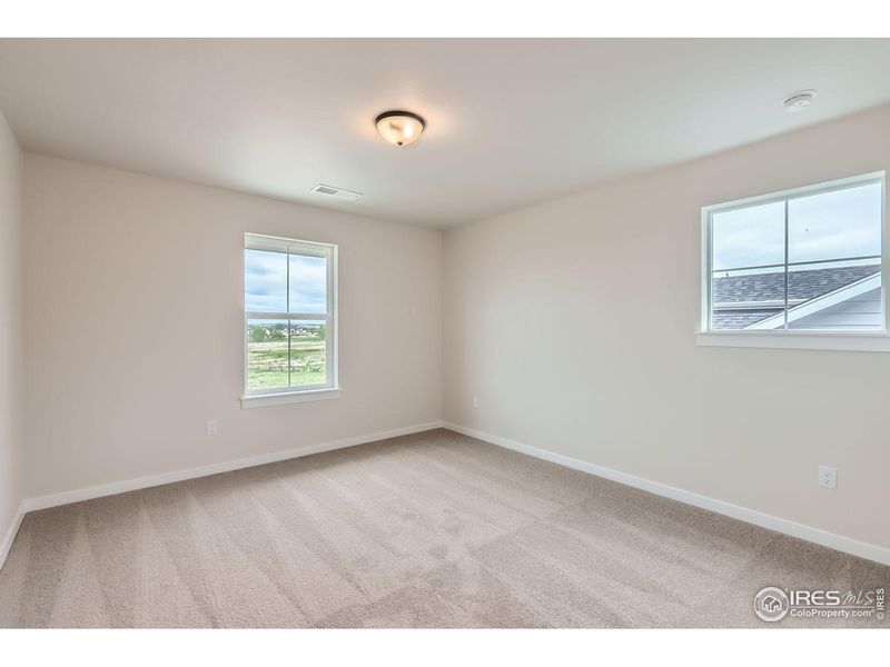 Spacious, unfurnished interior of a new home in Barefoot Lakes, Longmont (Image 15). Spacious, unfurnished interior of a new home in Barefoot Lakes, Longmont (Image 15).