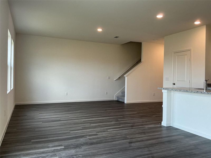 Spacious, unfurnished interior of a new home in Stonebrooke, Conroe (Image 8).
