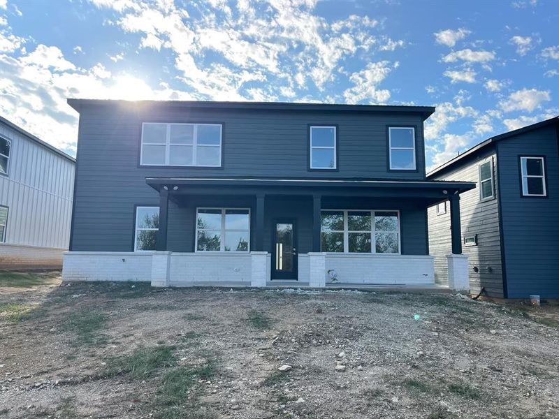 Exterior details and patio area of a home in , Dallas (Image 2).