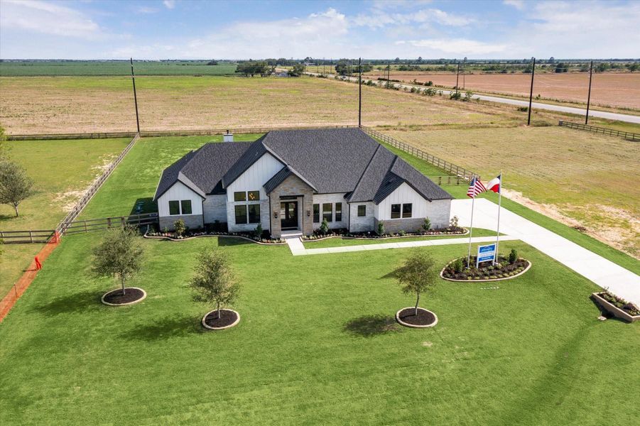 4 BR/4.1 BA, over 3700 sq ft on a 1 ACRE LOT! 4 BR/4.1 BA, over 3700 sq ft on a 1 ACRE LOT!