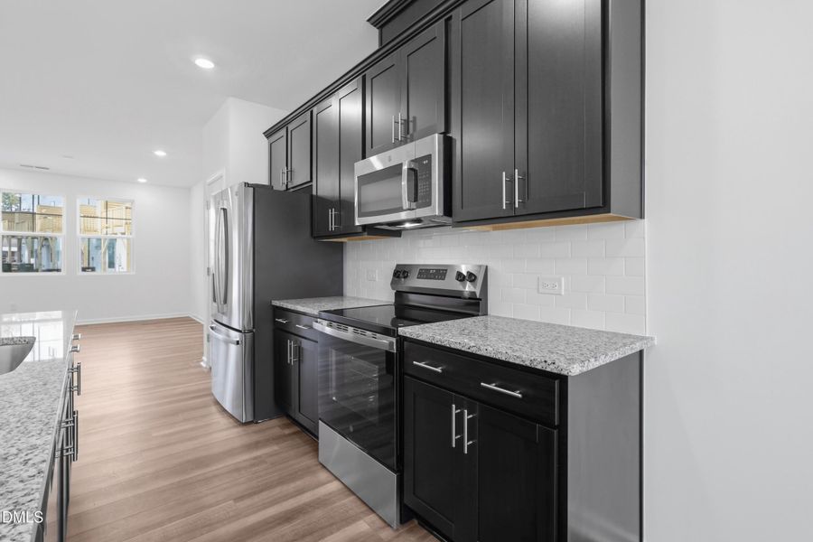 SUN_ElmGrove_Pic_Jackson_QMI_22_Kitchen_