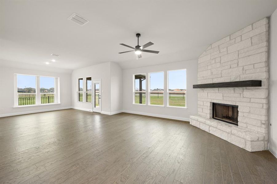 389 Paddle Boat- Living Room-3266