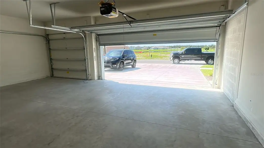 Spacious, unfurnished interior of a new home in , Winter Haven (Image 8).