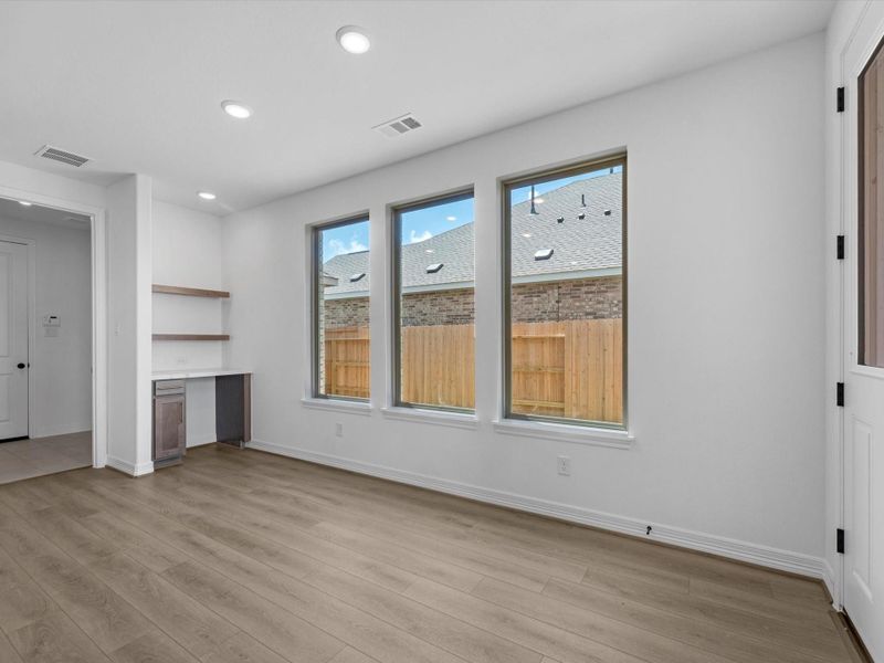 Spacious, unfurnished interior of a new home in Sunterra Lakes, Brookshire (Image 16). Spacious, unfurnished interior of a new home in Sunterra Lakes, Brookshire (Image 16).