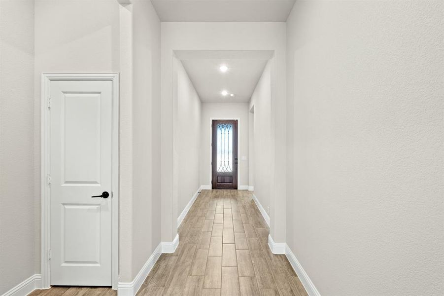 Spacious, unfurnished interior of a new home in The Oaks, Red Oak (Image 29).