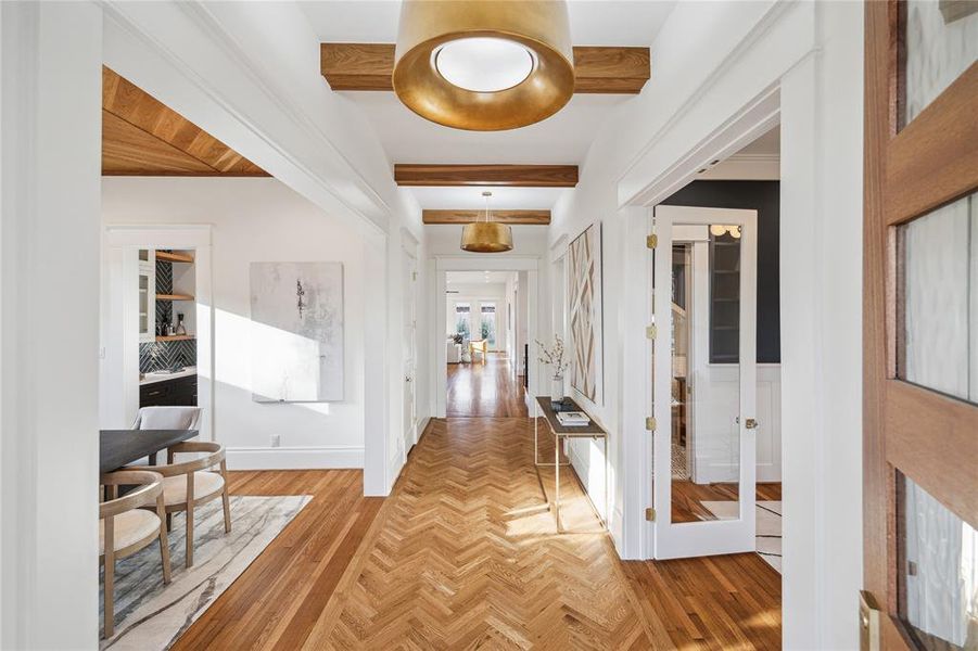 Recent construction by The Modern Bungalow Co. illustrates the use of white oak foyer beams and a herringbone entry floor pattern, which will both be used in 712 Byrne.