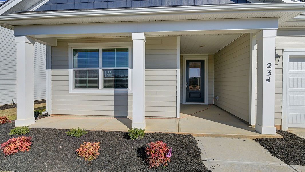 Exterior details and patio area of a home in Livingston Woods, Irmo (Image 3).