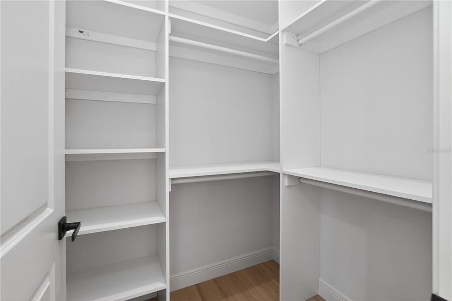 Spacious, unfurnished interior of a new home in , Port Charlotte (Image 74).