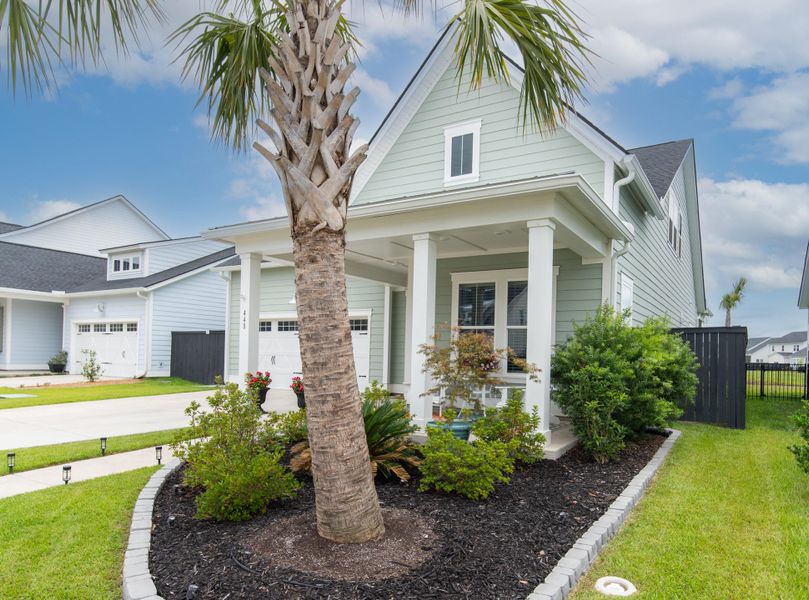 Exterior details and patio area of a home in Carnes Crossroads, Summerville (Image 28).