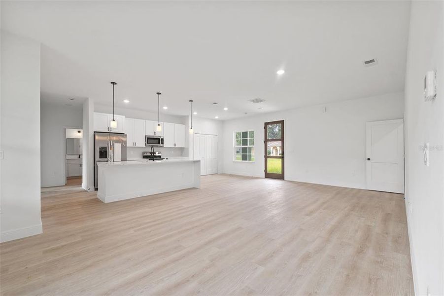 Spacious, unfurnished interior of a new home in , Ocala (Image 11).