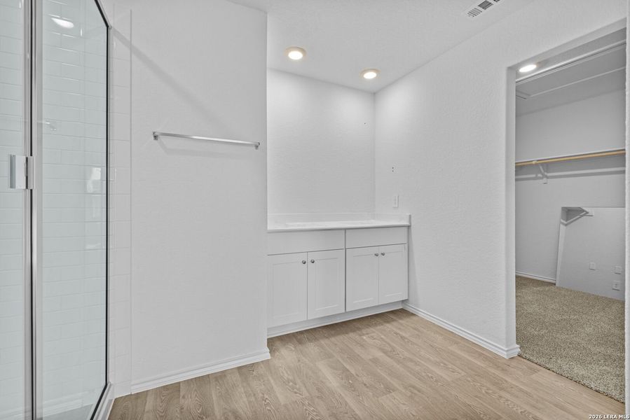 Spacious, unfurnished interior of a new home in Arroyo Ranch, Seguin (Image 16).