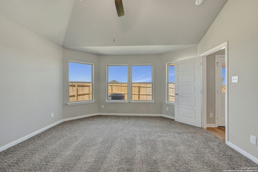 Spacious, unfurnished interior of a new home in Park Place, New Braunfels (Image 27).