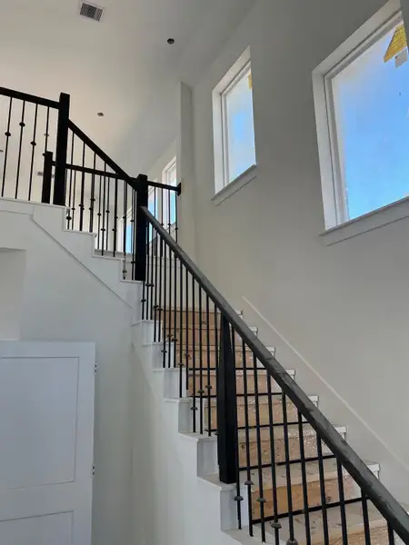 Spacious, unfurnished interior of a new home in Wood Leaf Reserve, Tomball (Image 12). Spacious, unfurnished interior of a new home in Wood Leaf Reserve, Tomball (Image 12).