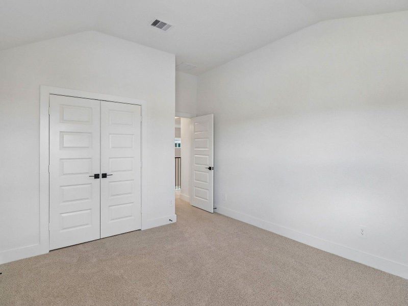 Spacious, unfurnished interior of a new home in Kingdom Heights, Rosenberg (Image 34).