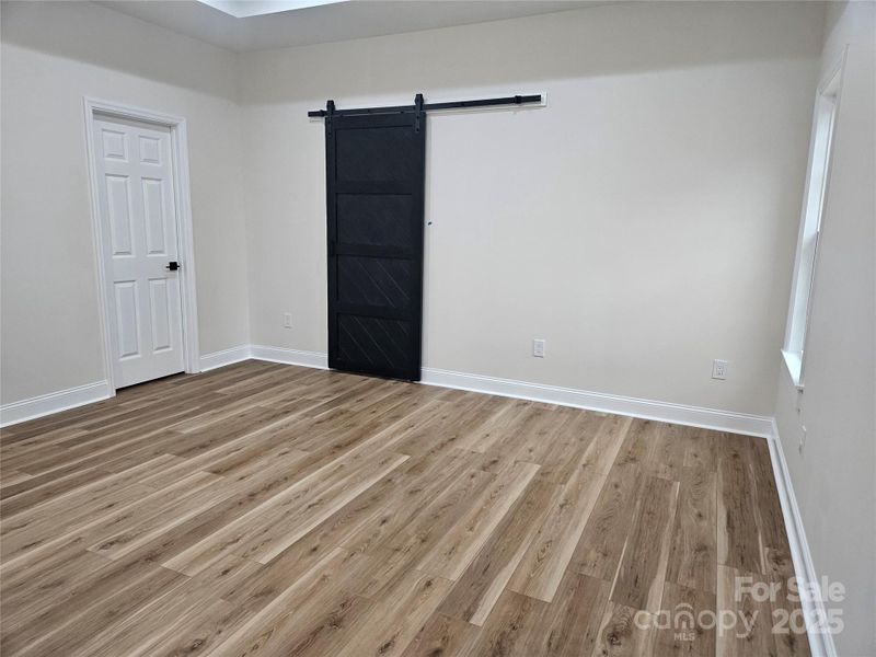 Spacious, unfurnished interior of a new home in , Midland (Image 10).