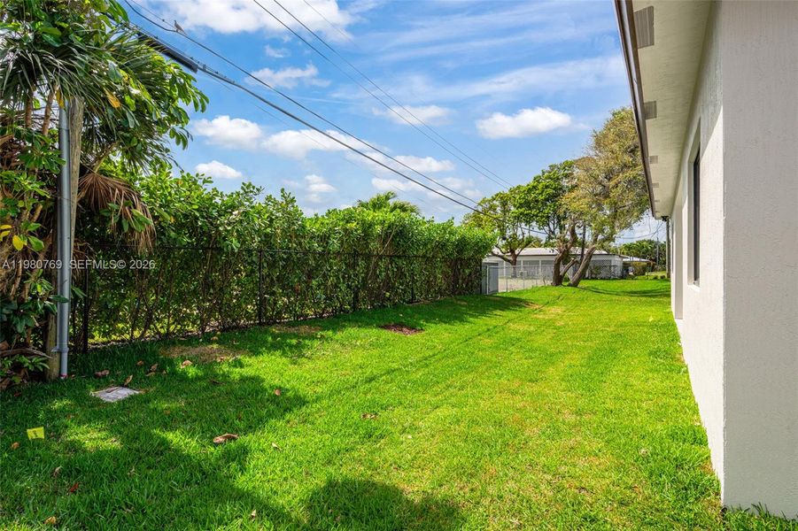 Exterior details and patio area of a home in , Fort Lauderdale (Image 3).