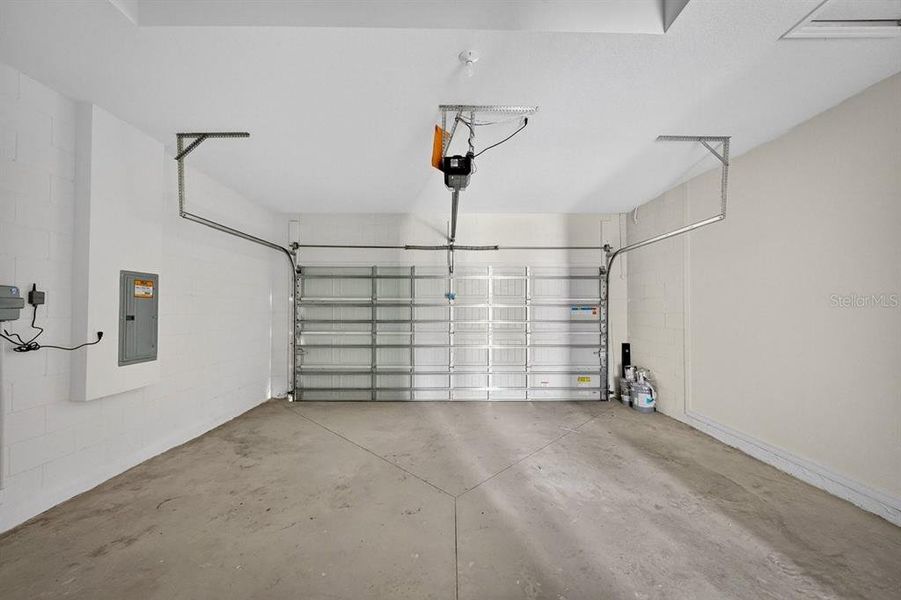 Spacious, unfurnished interior of a new home in , Deltona (Image 29).