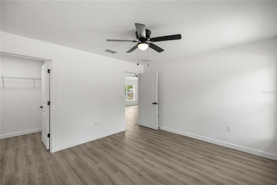 Spacious, unfurnished interior of a new home in , Dunnellon (Image 8).