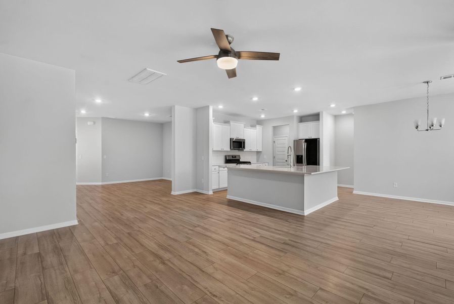 Spacious, unfurnished interior of a new home in Sweetgrass at Summers Corner, Summerville (Image 28).