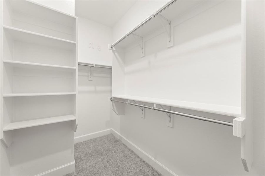 23_24. 2244 Aspen Chase - Closet