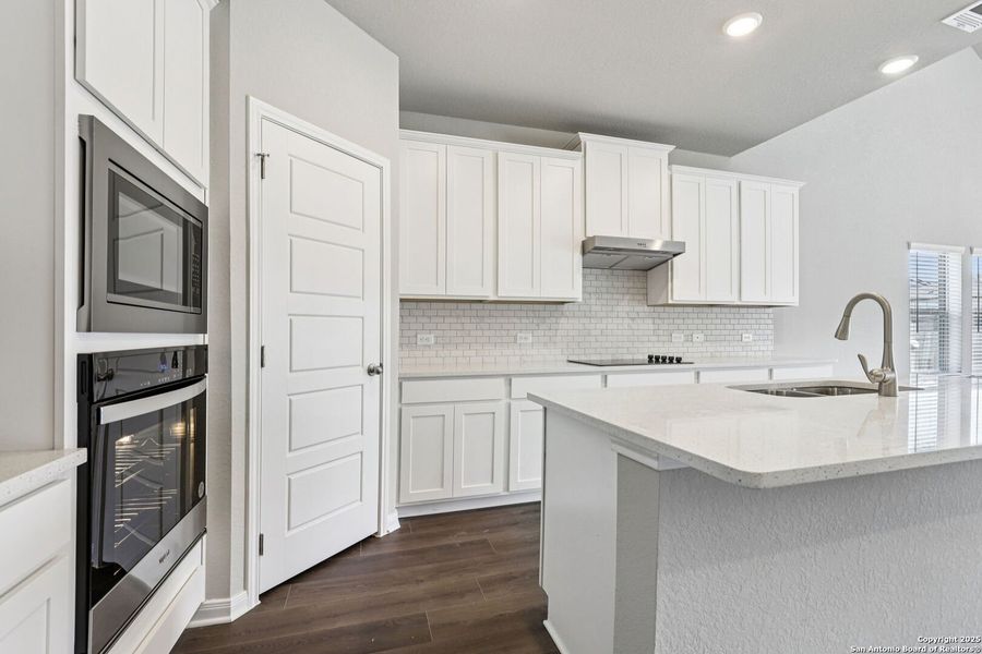 Furnished interior view inside a new home in Legendary Trails - Classic Series, Cibolo (Image 15). Furnished interior view inside a new home in Legendary Trails - Classic Series, Cibolo (Image 15).