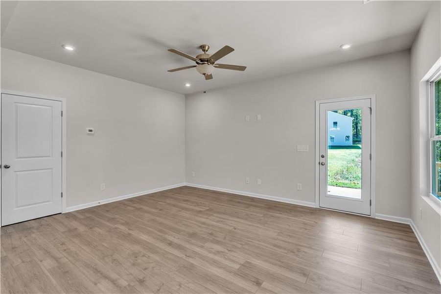 Spacious, unfurnished interior of a new home in Sweetlake Grove, Mableton (Image 12).