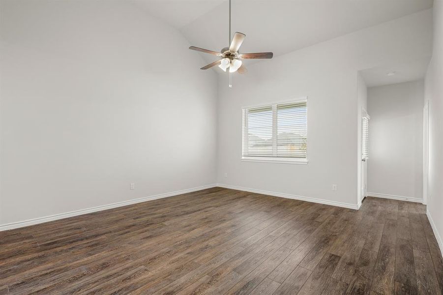 Spacious, unfurnished interior of a new home in Retreat at Fossil Creek, Fort Worth (Image 8). Spacious, unfurnished interior of a new home in Retreat at Fossil Creek, Fort Worth (Image 8).