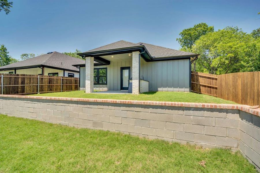 Exterior details and patio area of a home in , Hillsboro (Image 22).