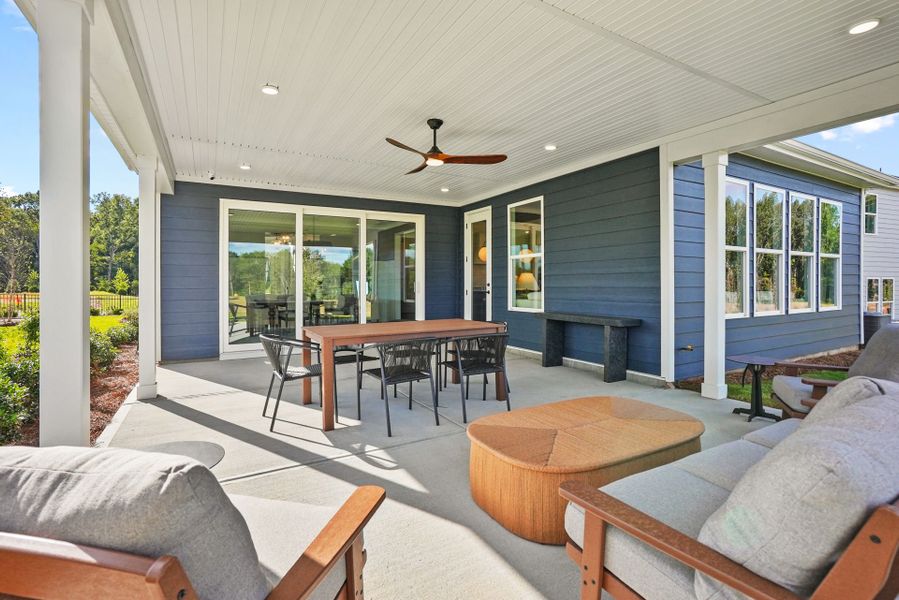 Representative exterior details of a home built from the Montadale by Pulte Homes in The Retreat at Carolina Ridge, Harrisburg (Image 4).