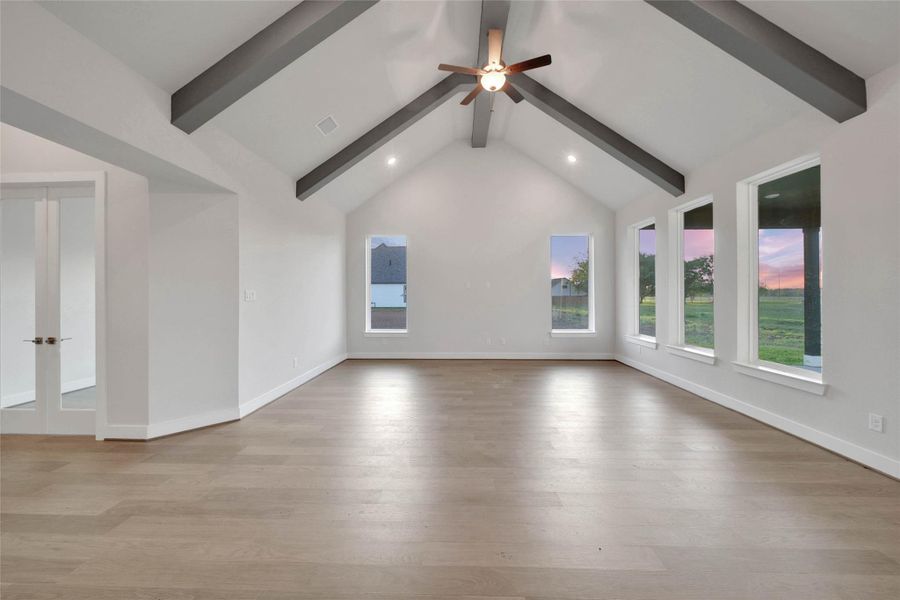 Spacious, unfurnished interior of a new home in Magnolia Bend, Rosharon (Image 37).