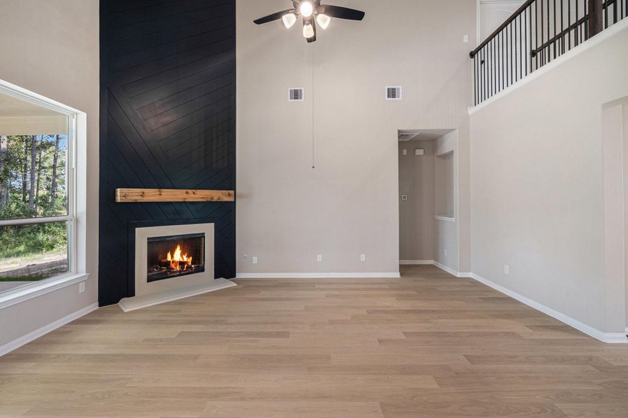 Spacious, unfurnished interior of a new home in Deer Pines, Conroe (Image 13).