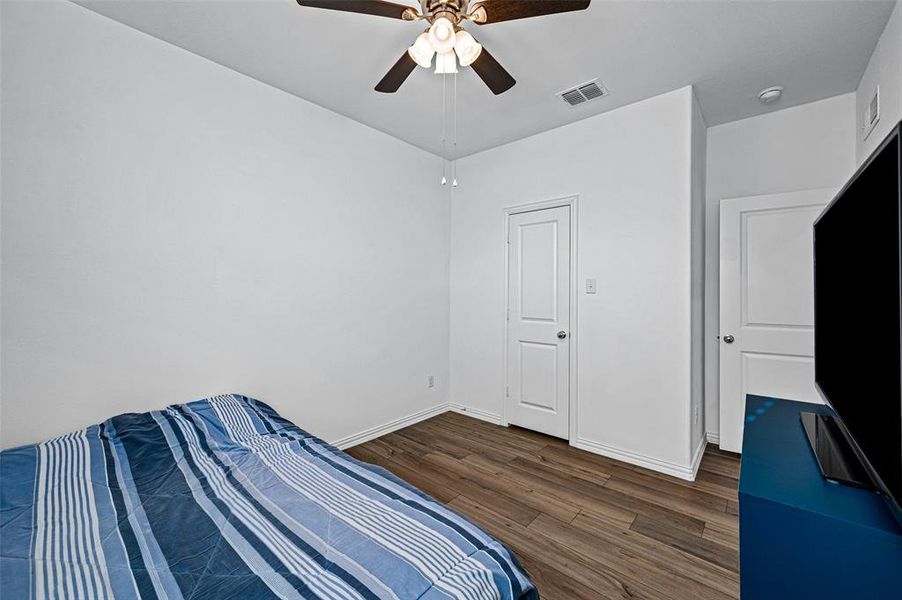 Image 39 of a home in Azle Grove.