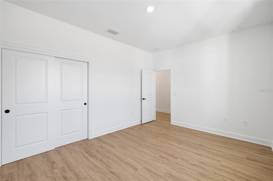 Spacious, unfurnished interior of a new home in , Spring Hill (Image 37).