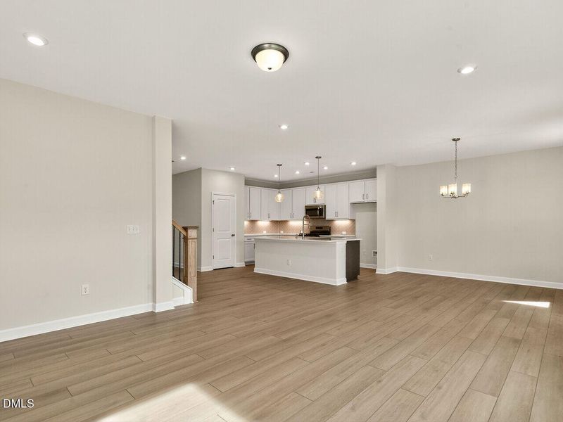 013-1280x960-family-room