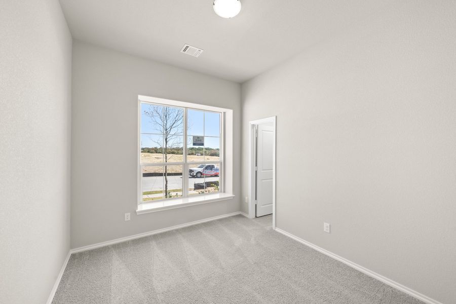 Spacious, unfurnished interior of a new home in Waterford Park, Weatherford (Image 26).