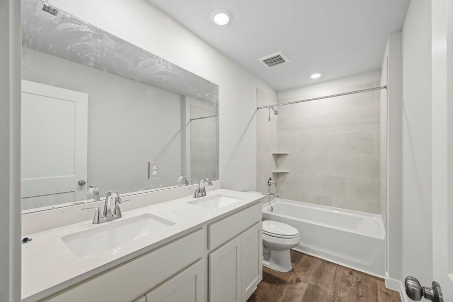 Furnished interior view inside a new home in Magnolia Springs, Montgomery (Image 11). Furnished interior view inside a new home in Magnolia Springs, Montgomery (Image 11).