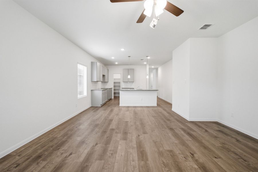 Spacious, unfurnished interior of a new home in Notting Hill, Converse (Image 14).