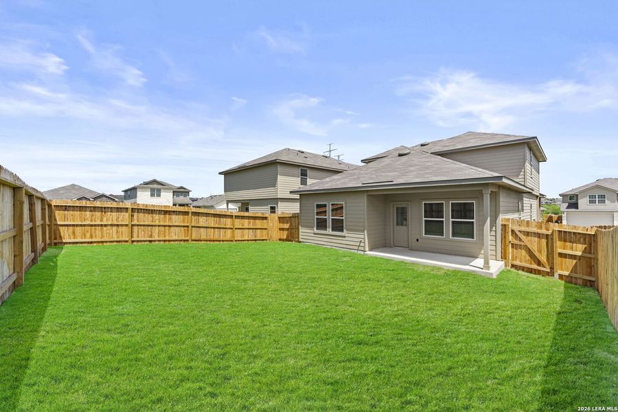 Exterior details and patio area of a home in Laurel Vistas, San Antonio (Image 4).