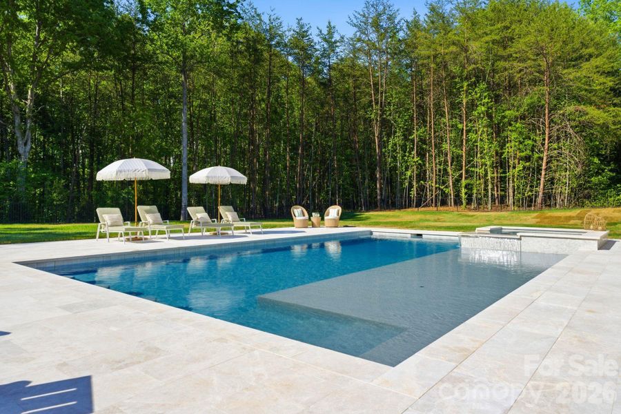 Community amenities in , Davidson (Image 45).