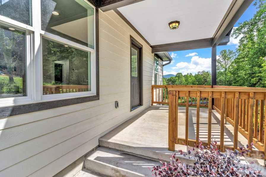 Exterior details and patio area of a home in , Marion (Image 24).