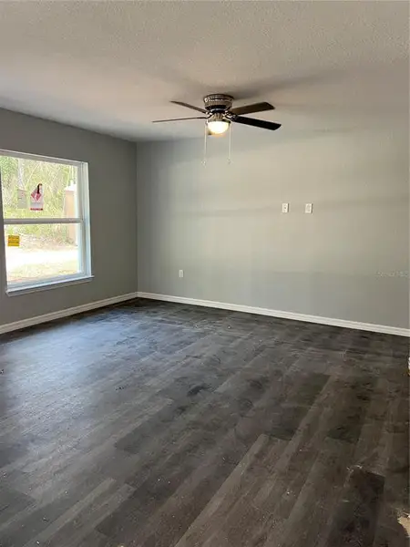 Spacious, unfurnished interior of a new home in , Ocala (Image 5).