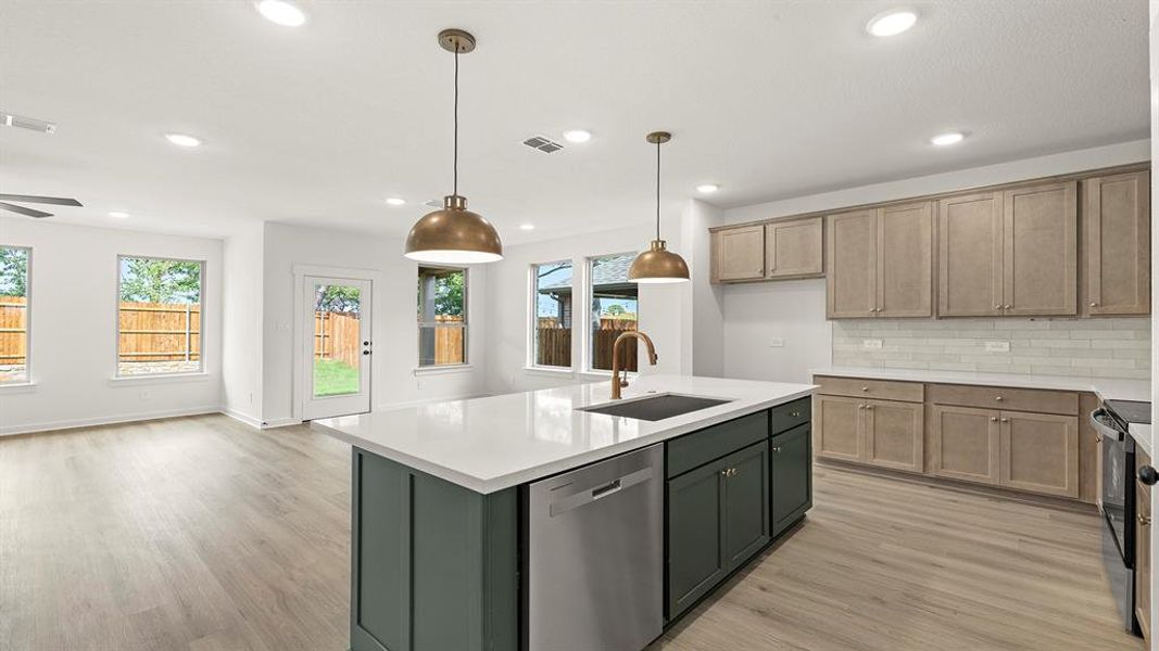 1520 Edgeway - Kitchen (3)