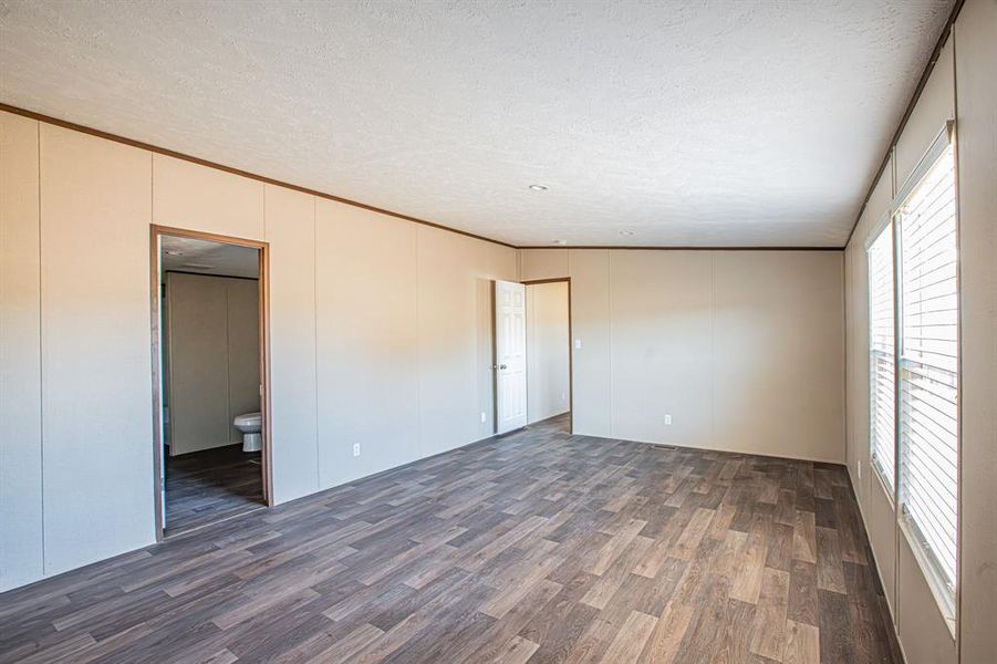 Spacious, unfurnished interior of a new home in , Springtown (Image 8).