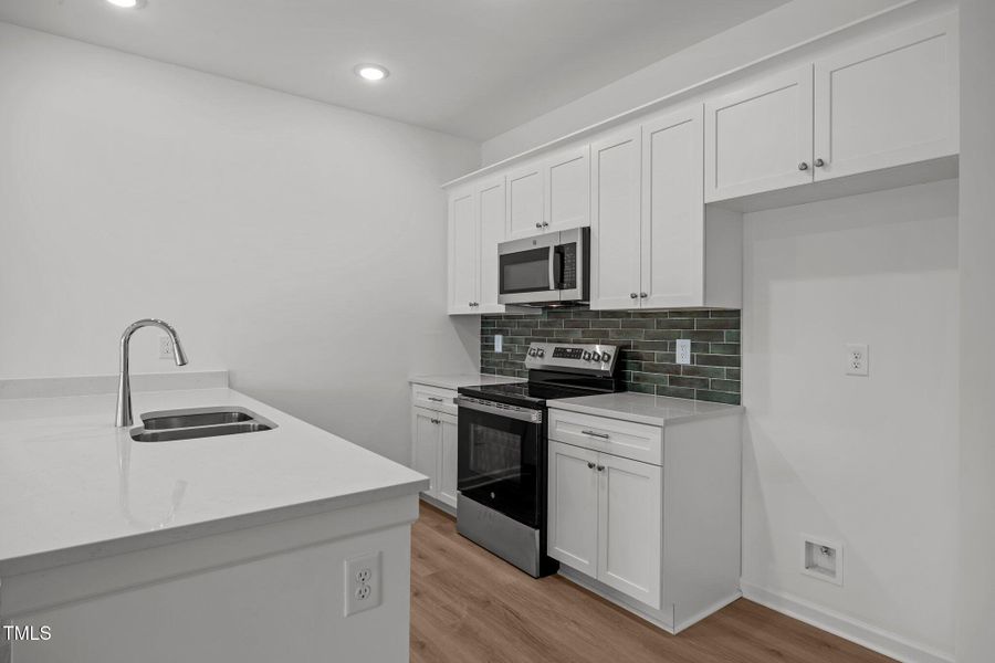 10-web-or-mls-2995 Faucette Burlington N