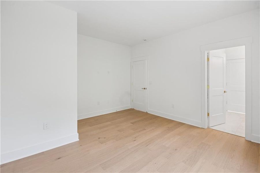 Spacious, unfurnished interior of a new home in , Alpharetta (Image 27).