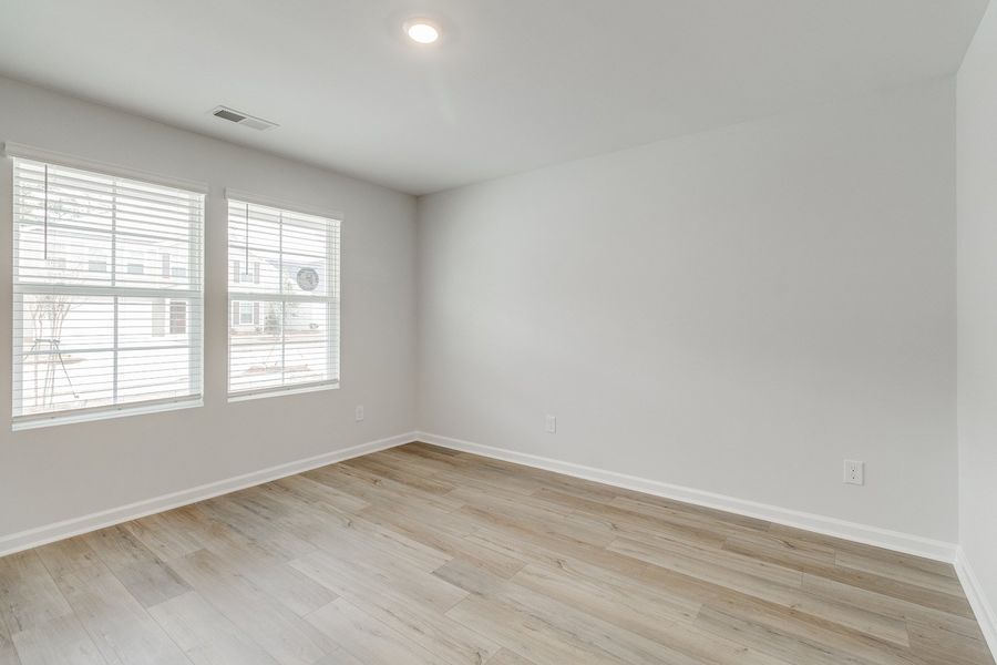 Spacious, unfurnished interior of a new home in Ellington, Elgin (Image 16).