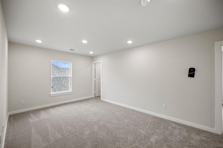 Spacious, unfurnished interior of a new home in Summerwood Estates, Red Oak (Image 13).