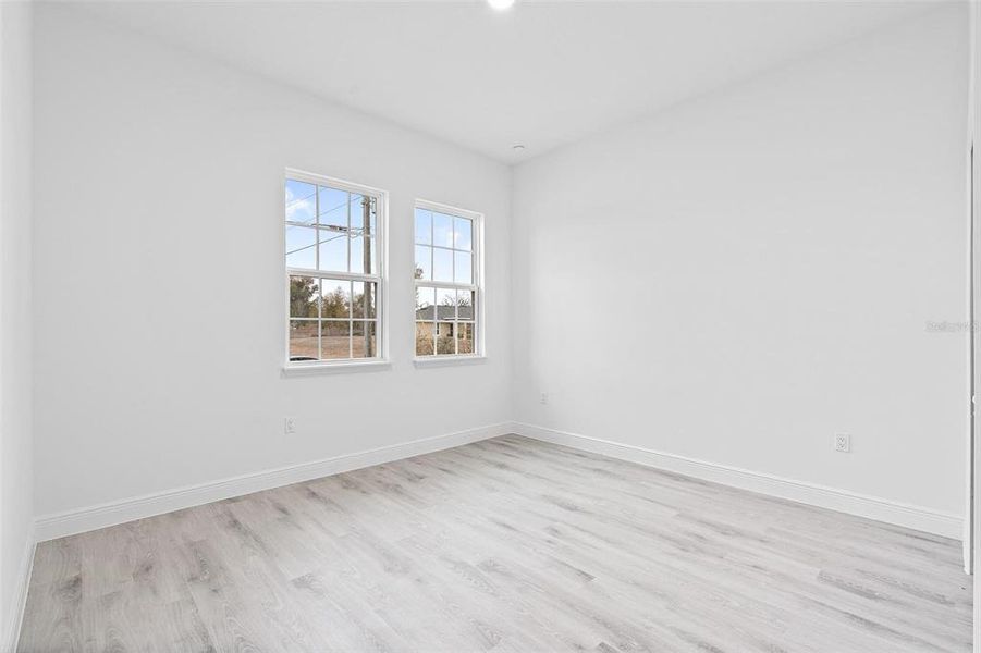 Spacious, unfurnished interior of a new home in , Ocala (Image 27).