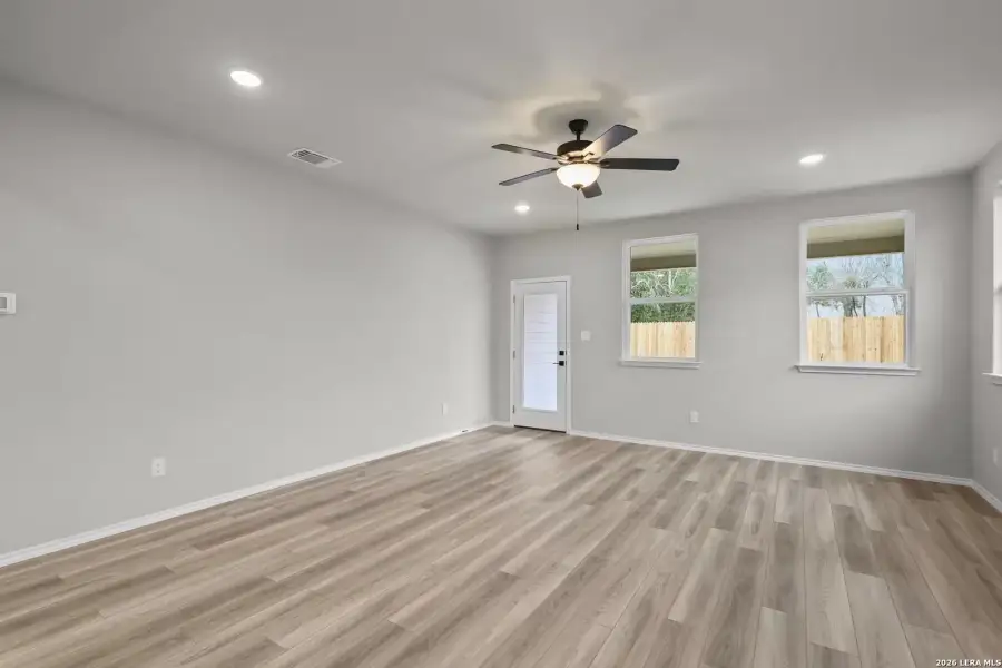 Spacious, unfurnished interior of a new home in Hannah Heights, Seguin (Image 16).